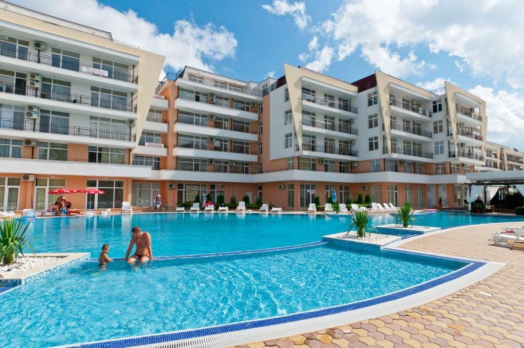 Grand Kameliq Apartment Pantai Sunny Luaran gambar