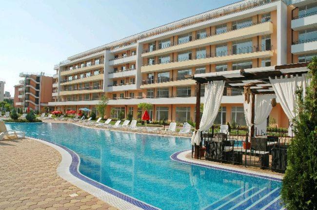 Grand Kameliq Apartment Pantai Sunny Luaran gambar
